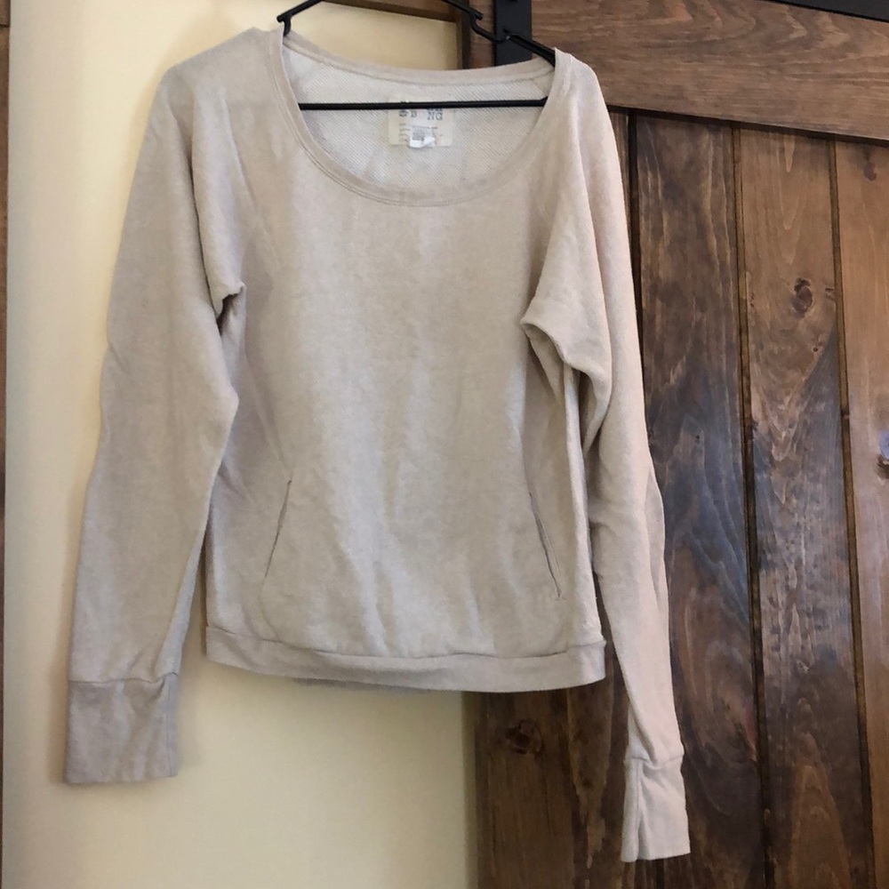 Billabong sweater with front pocket